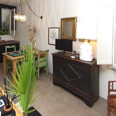 Appartamento Centro Città quartiere Oltrarno con una camera da letto Florença Exterior foto